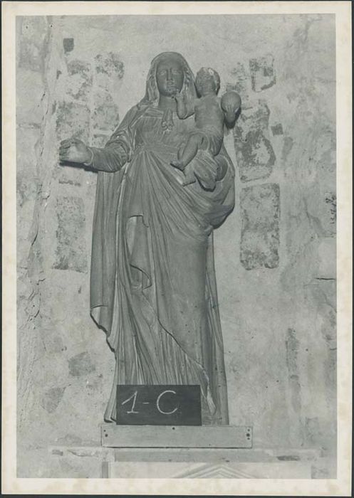 statue : Vierge à l'Enfant