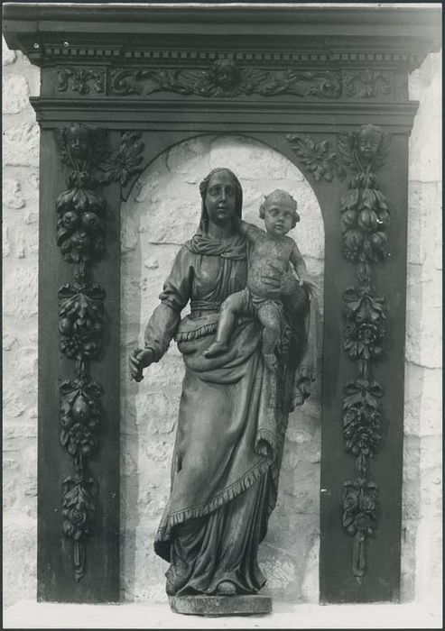 statue : Vierge à l'Enfant