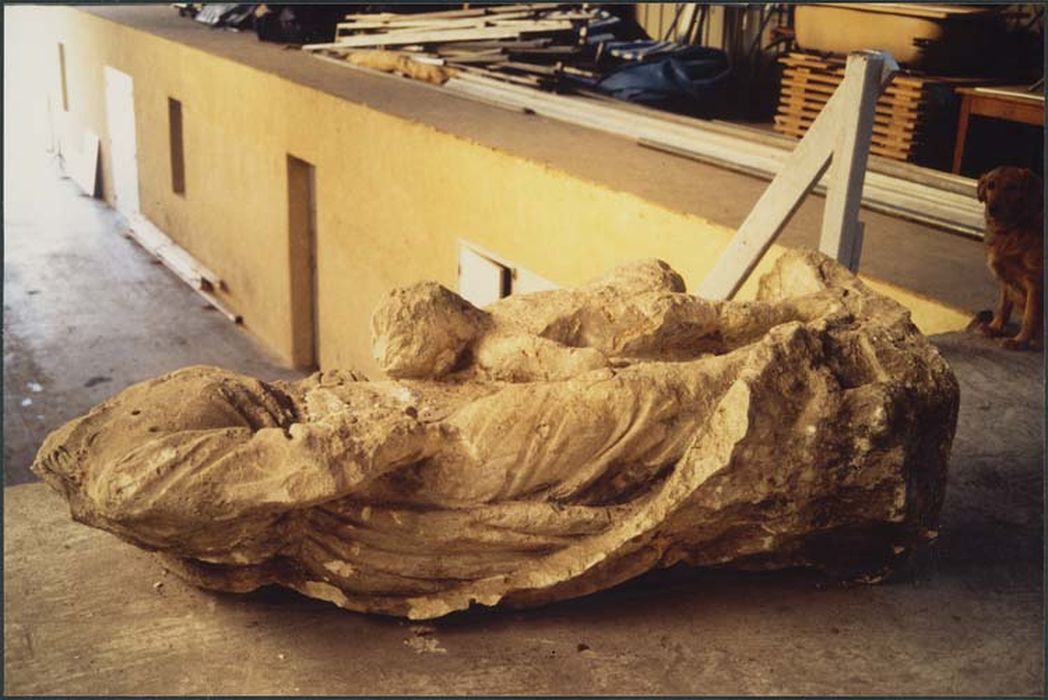 statue (fragment) : Vierge et l'Enfant