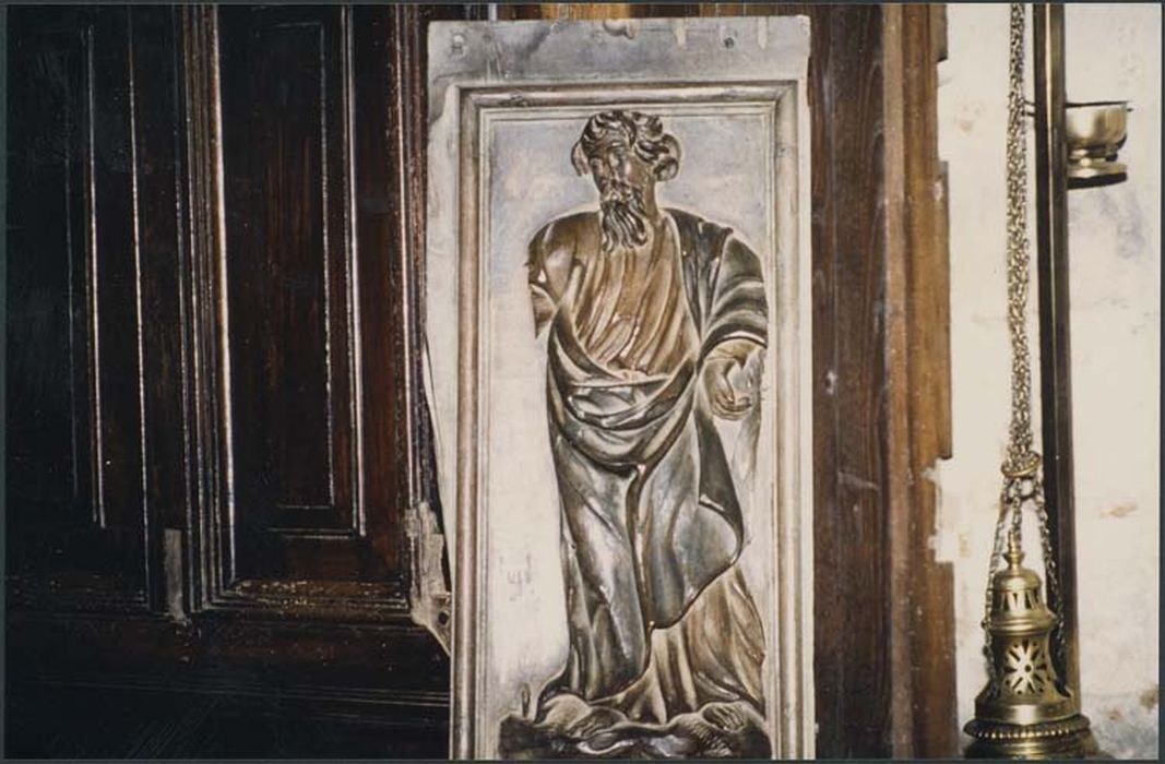 Bas-relief : Apôtre