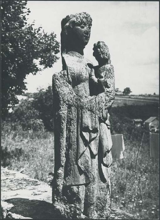 statue : Vierge à l'Enfant