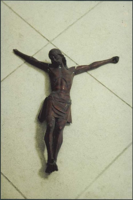 statue : Christ en croix