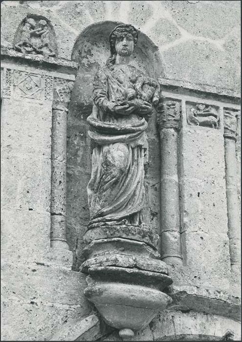 Statue : Vierge à l'Enfant