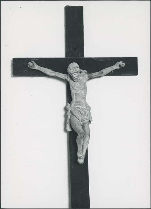 Statue : Christ en croix