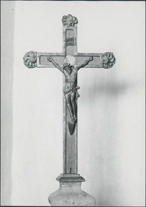 Croix d'autel