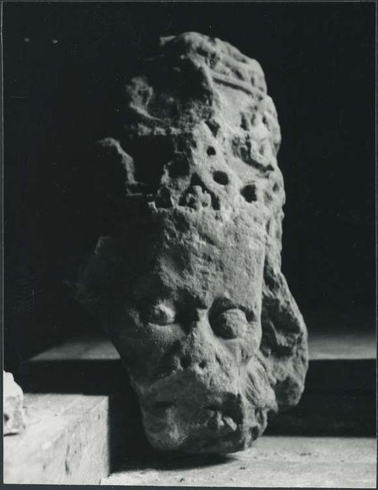 statue (fragment) : Tête de pape