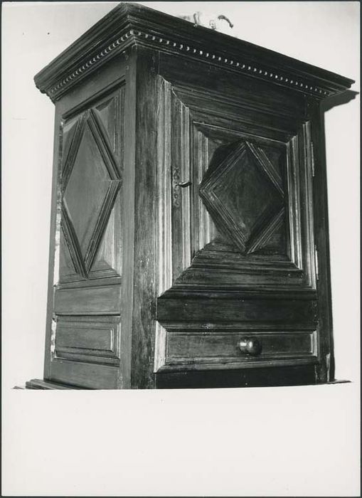 armoire, vue partielle