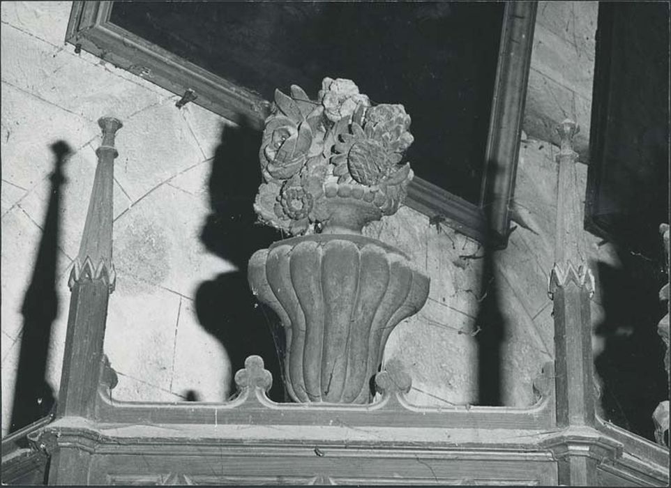 bas-relief n°1 : Pot de fleurs - © Ministère de la Culture (France), Médiathèque du patrimoine et de la photographie, diffusion GrandPalaisRmn Photo