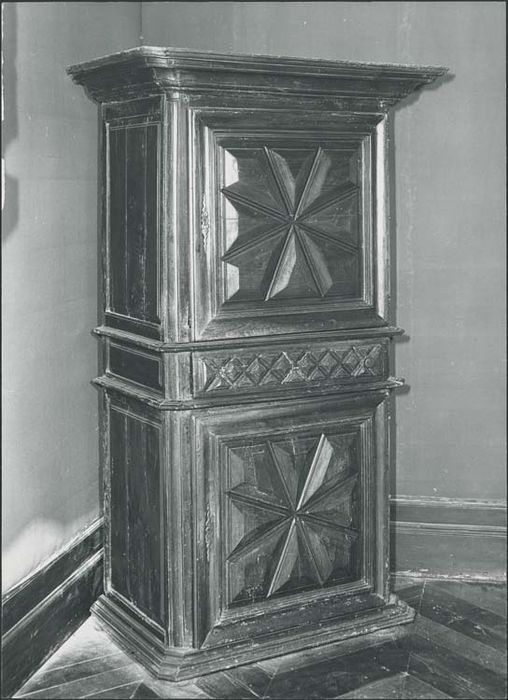 Armoire bonnetière