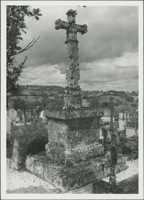 croix de cimetière - © Ministère de la Culture (France), Médiathèque du patrimoine et de la photographie, diffusion GrandPalaisRmn Photo