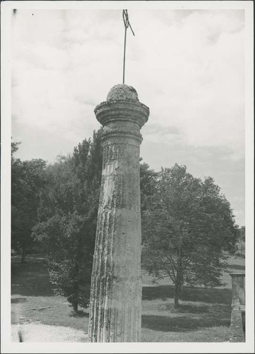 croix monumentale, vue partielle - © Ministère de la Culture (France), Médiathèque du patrimoine et de la photographie, diffusion GrandPalaisRmn Photo
