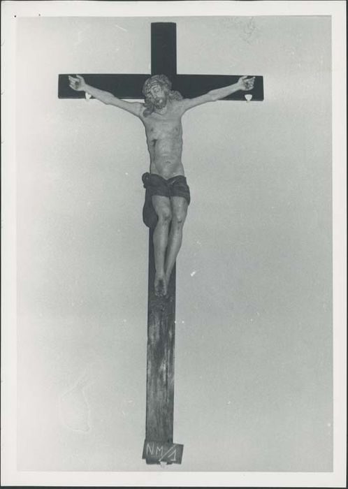 statue : Christ en croix
