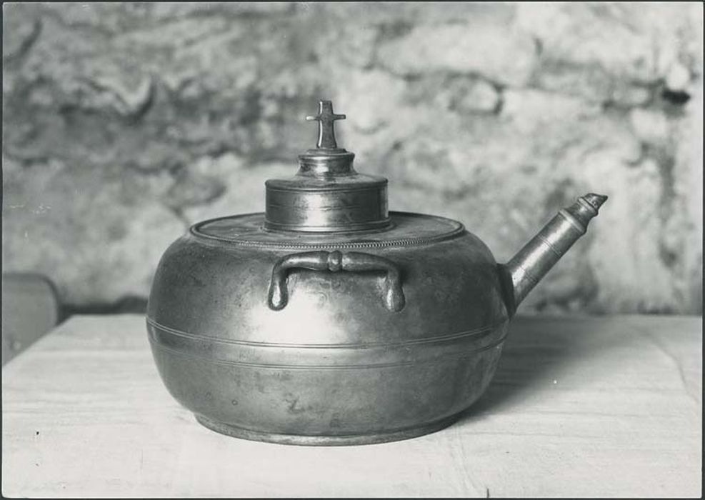 vase pour l'administration du baptême