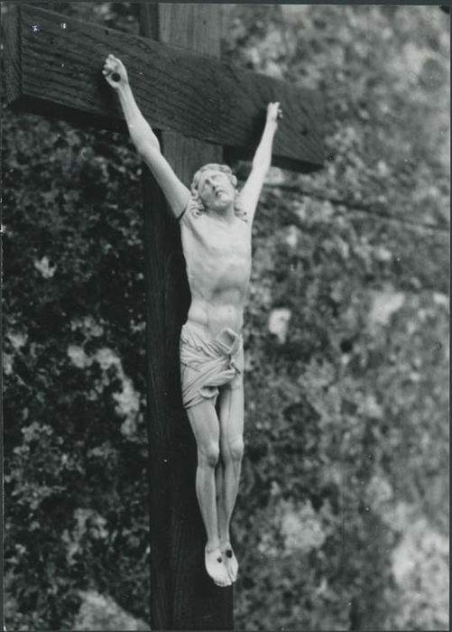 Statue : Christ en croix