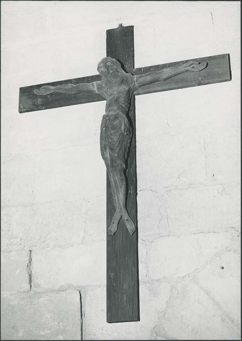 Haut-relief : Christ en croix