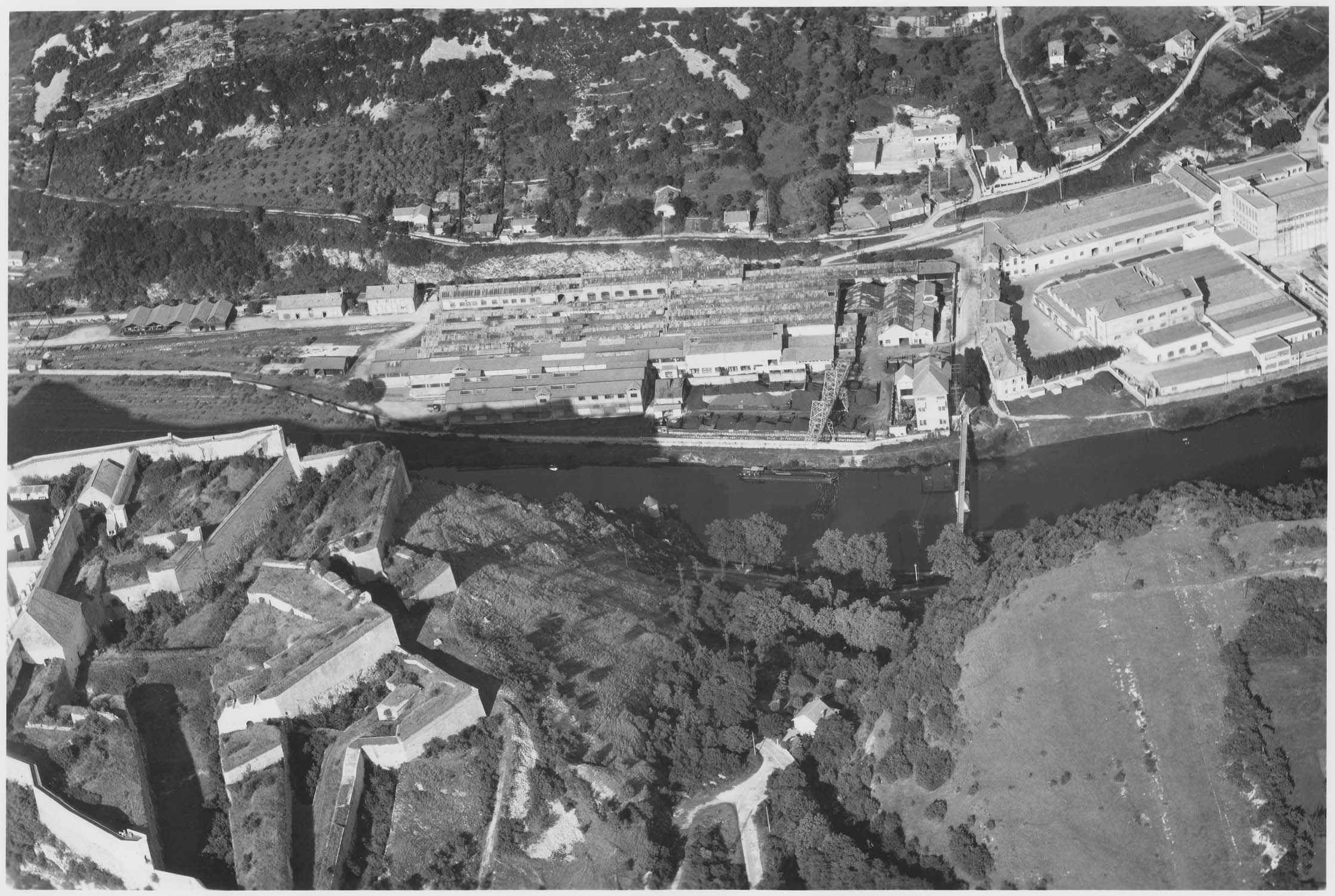 La citadelle et usine des Prés-de-Vaux