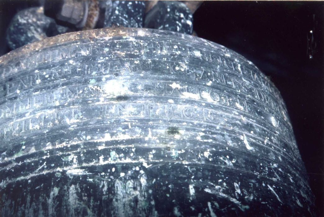 cloche, détail de l’inscription