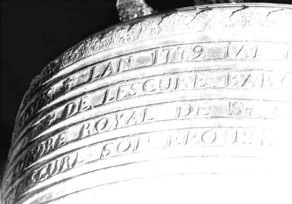 cloche, détail de l’inscription