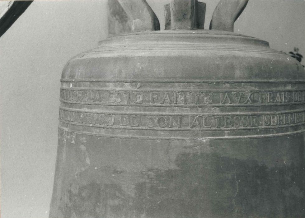 cloche, détail de l’inscription