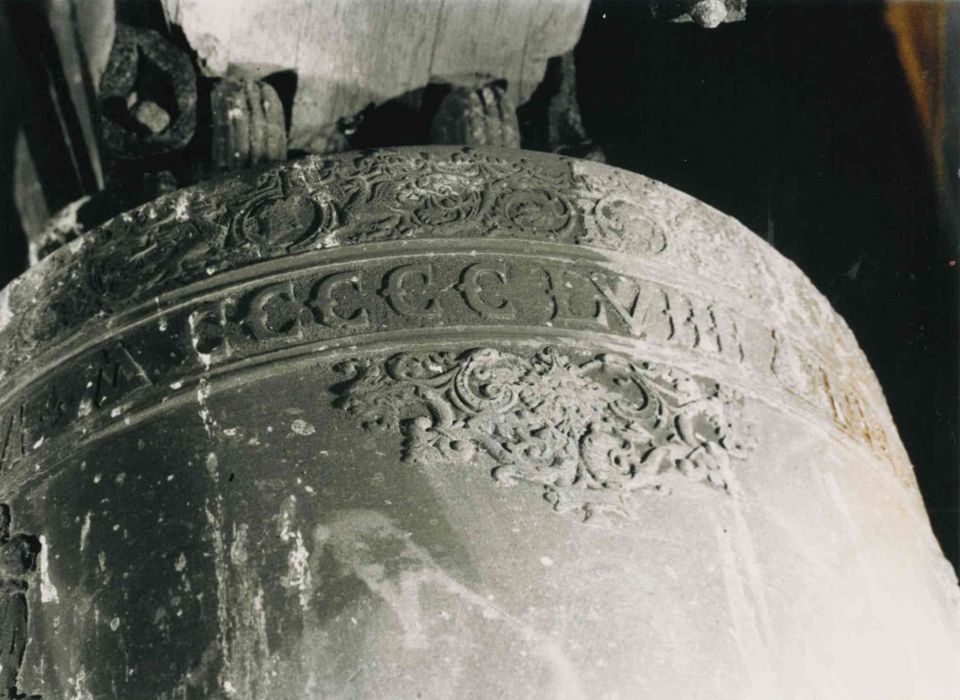 cloche, détail de l’inscription