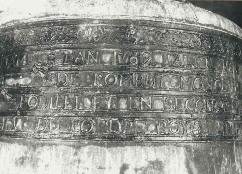 cloche, détail de l’inscription