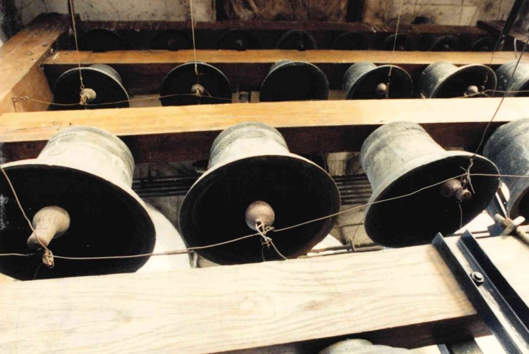 carillon de cloches, vue partielle