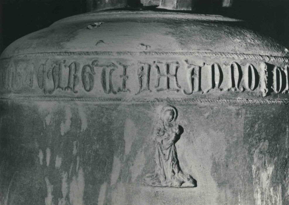 cloche, détail de l’inscription