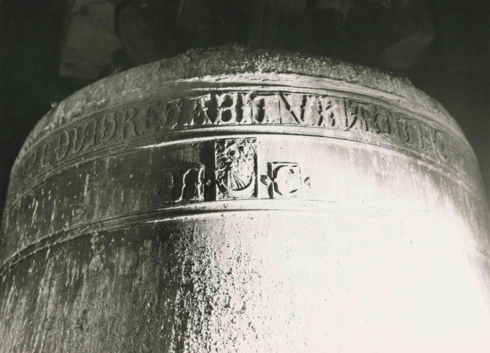 cloche, détail de l’inscription