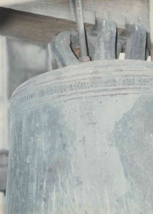 cloche, détail de l’inscription