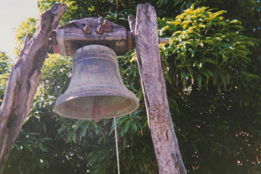 cloche avec son mouton et ses ferrures