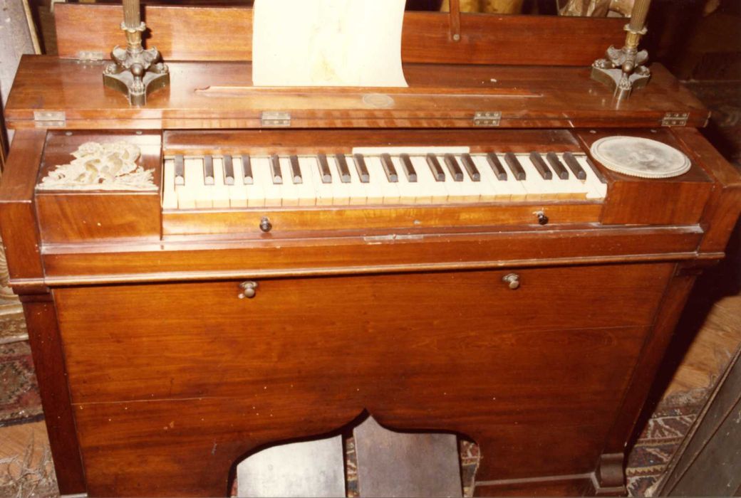 harmonium, vue partielle - © Ministère de la Culture (France), Médiathèque du patrimoine et de la photographie, Tous droits réservés 