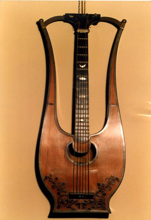 guitare-lyre - © Ministère de la Culture (France), Médiathèque du patrimoine et de la photographie, Tous droits réservés