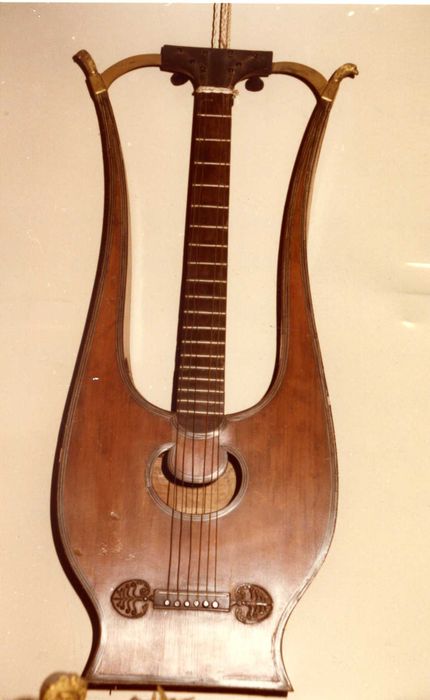 guitare-lyre - © Ministère de la Culture (France), Médiathèque du patrimoine et de la photographie, Tous droits réservés