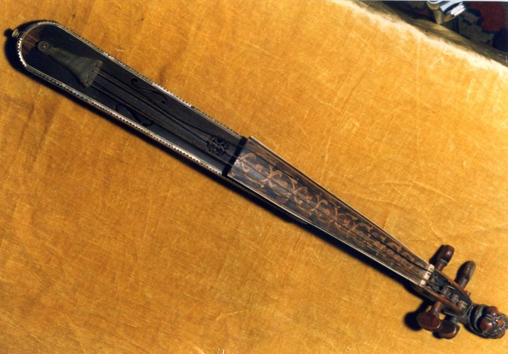 pochette (luth) ou (pochette-bateau) - © Ministère de la Culture (France), Médiathèque du patrimoine et de la photographie, Tous droits réservés