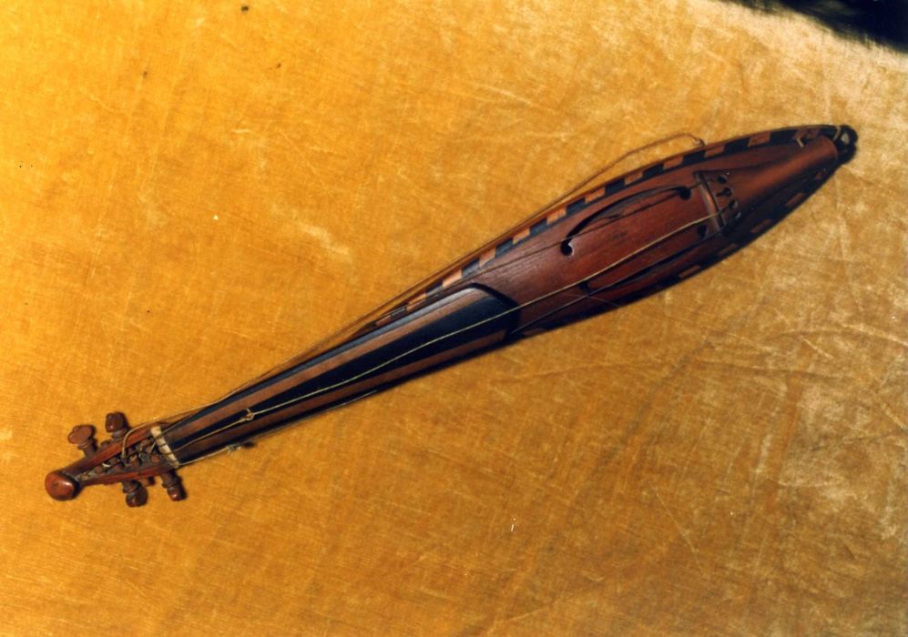 pochette (luth) ou (pochette-bateau) - © Ministère de la Culture (France), Médiathèque du patrimoine et de la photographie, Tous droits réservés