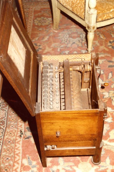 boîte à musique (serinette) - © Ministère de la Culture (France), Médiathèque du patrimoine et de la photographie, Tous droits réservés 