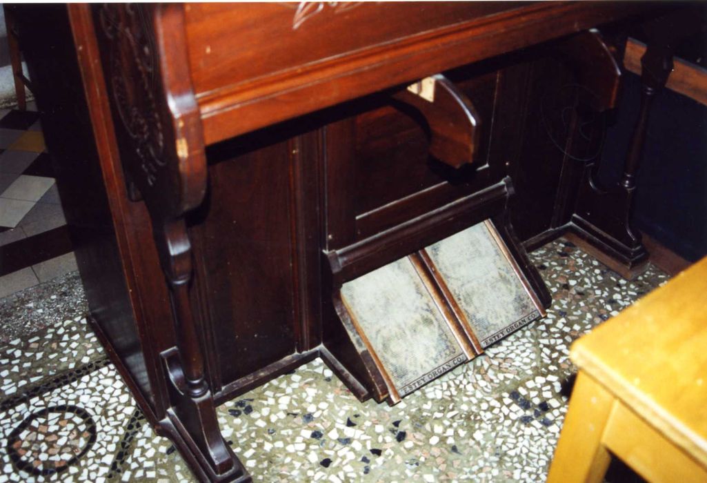 harmonium, détail des pédales - © Ministère de la Culture (France), Médiathèque du patrimoine et de la photographie, Tous droits réservés 