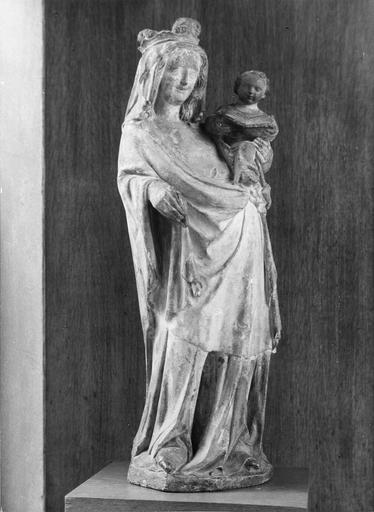 Statue : Vierge à l'Enfant avec un livre