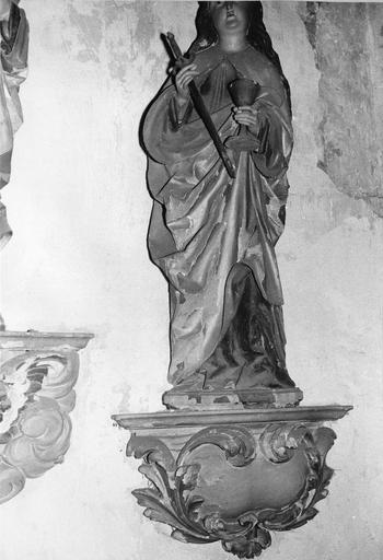 statue : sainte avec épée et calice, console, bois polychrome et doré, 16e siècle, vue partielle du visage