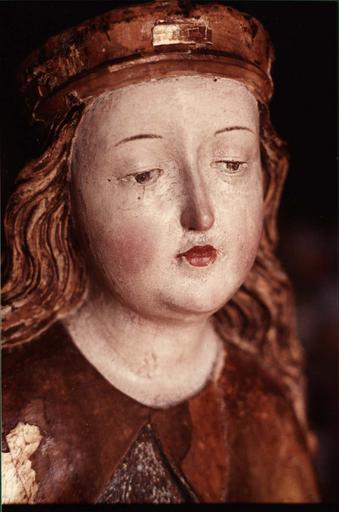 statue : Sainte au calice, visage après restauration