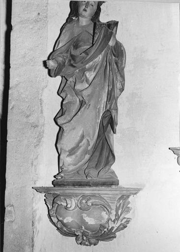 statue : Sainte au livre, console