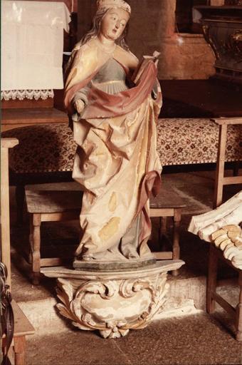 statue : Sainte au livre sur sa console, déposée