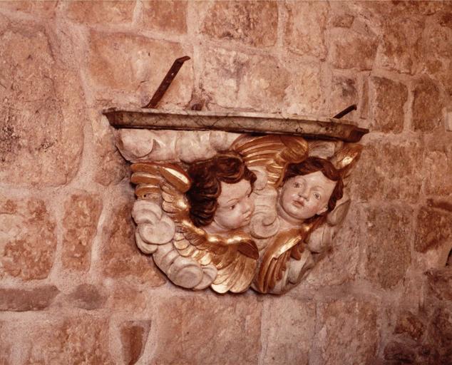 console de la statue de la Vierge à l'Enfant, avec deux anges