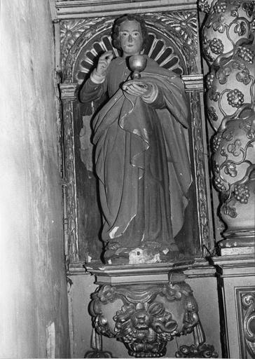 statue de saint Jean évangéliste, du retable du collatéral droit, bois, 17e siècle