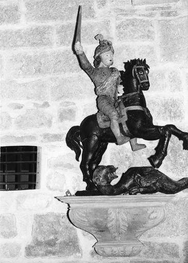 statue équestre : Saint Georges, bois polychrome, 18e siècle, après restauration, 1973