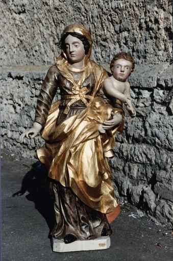 statue de la Vierge à l'Enfant provenant du retable latéral droit, sans l'attribut de la main droite