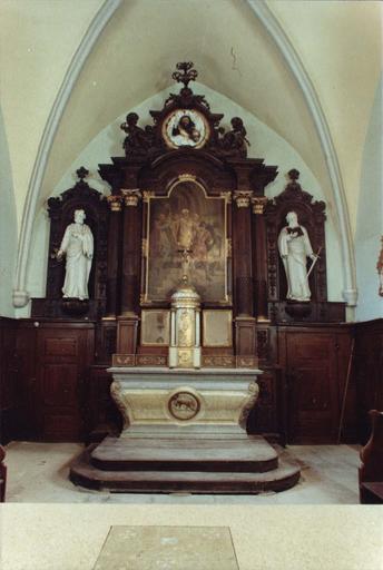retable du maître-autel avec deux statues et tableau central, après restauration