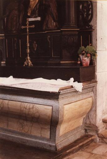 détail de l'autel du retable latéral gauche