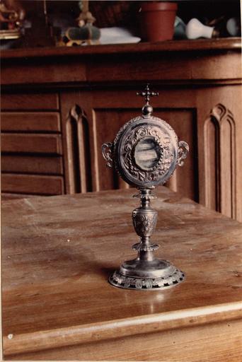 reliquaire-monstrance, armoiries de Besançon, argent repoussé, 17e siècle - © Ministère de la Culture (France), Médiathèque du patrimoine et de la photographie (objets mobiliers), tous droits réservés