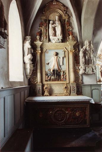 retable latéral nord, et son bas-relief : La Prédication de saint François-Xavier, après restauration